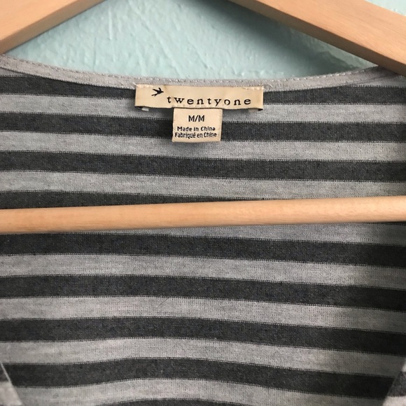 Forever 21 Grey Striped V-Neck with Beaded Shoulder Appliqués size M - Picture 4 of 5